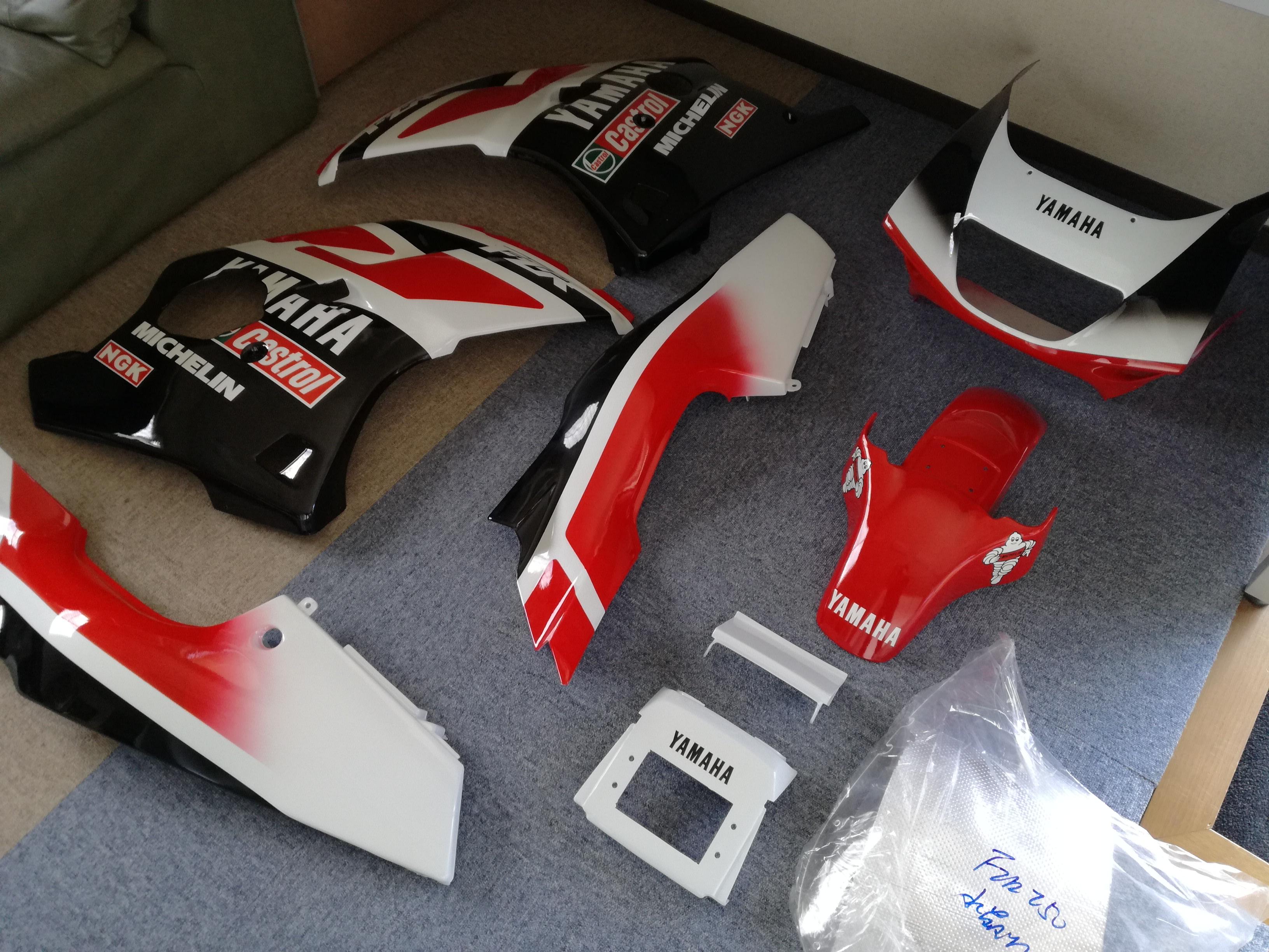 YAMAHA 中古 純正部品 ヤマハ FZR250R 3LN アッパーカウル 3LN